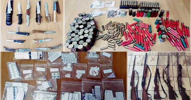 Τον «τσάκωσαν» με μαχαίρια, πιστόλι, κυνηγετικά όπλα και ναρκωτικά στη Φθιώτιδα