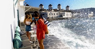 Απόβαση «τουριστών» εφοριακών στα ελληνικά νησιά
