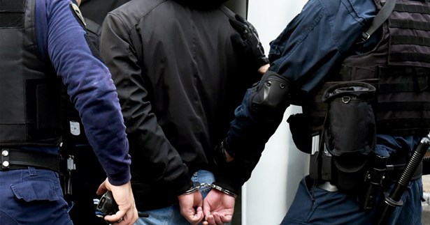 Τους συνέλαβαν για κατοχή αδασμολόγητων τσιγάρων και καπνού στη Χαλκίδα