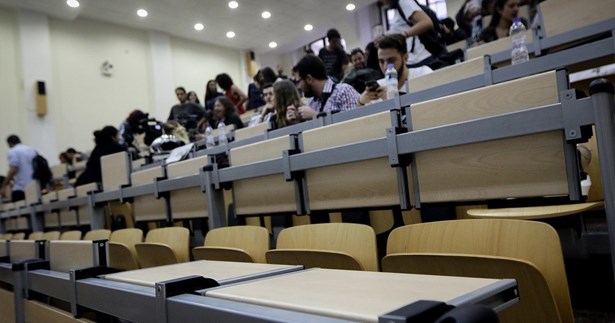 ΣΥΡΙΖΑ Βοιωτίας: «Το ΥΠΑΙΘ τιμωρεί τα παιδιά της πανδημίας»