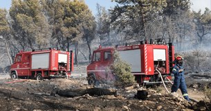 Μεγάλη φωτιά στην Κερατέα - Εκκενώνεται προληπτικά οικισμός