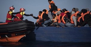 Διασώθηκαν περισσότεροι από 100 μετανάστες στα ανοιχτά της Τυνησίας