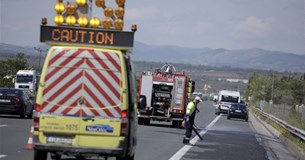 Νταλίκα «τούμπαρε»  στο Σχηματάρι - Τραυματίστηκε ο οδηγός