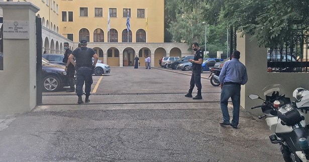 Ιερέας έριξε βιτριόλι σε επτά μητροπολίτες στη Μονή Πετράκη - Σοβαρά τραυματίες οι τρεις