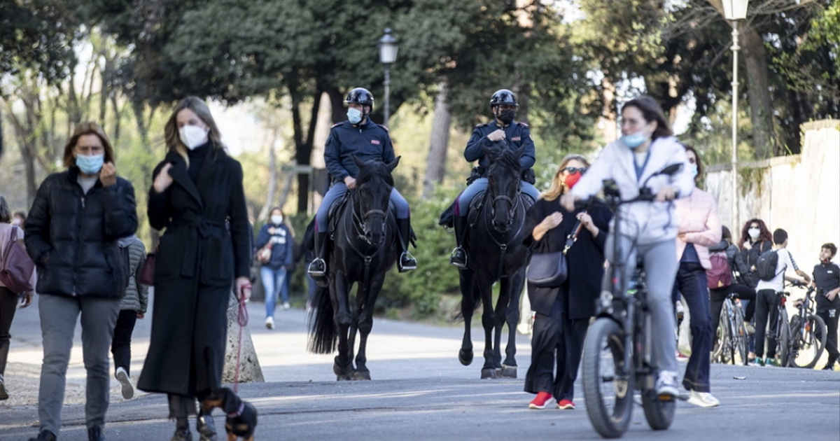 ΠΟΥ: Μάσκα, αποστάσεις και πλύσιμο χεριών και για τους πλήρως εμβολιασμένους λόγω της επέλασης της μετάλλαξης Δέλτα