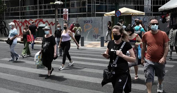 Σοκ από την αύξηση των κρουσμάτων: Επιστρέφει η μάσκα παντού