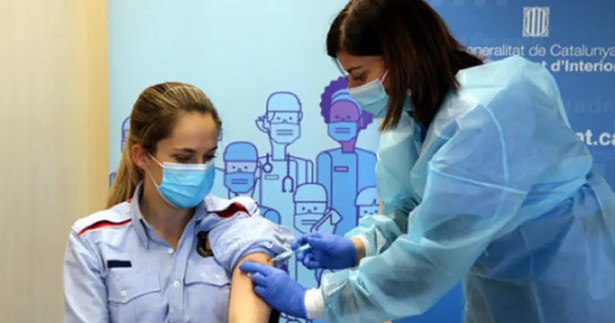 Μετάλλαξη Δ: Το σχέδιο της κυβέρνησης - Τέλος στο lockdown, αρχίζει ο υποχρεωτικός εμβολιασμός