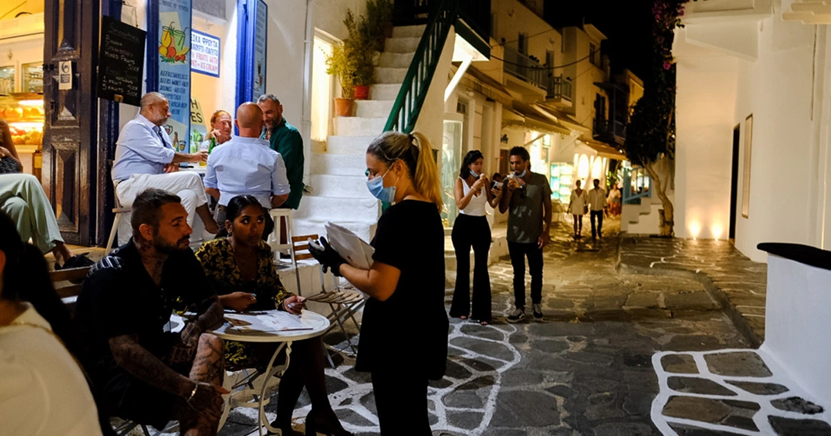 «Μοντέλο Μυκόνου» και σε Πάρο, Ίο, Σαντορίνη, Κρήτη; - Ποια νέα οριζόντια μέτρα έρχονται στον τουρισμό
