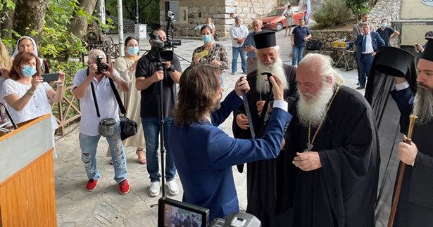 Το χρυσό κλειδί της Λιβαδειάς απονεμήθηκε στον Αρχιεπίσκοπο Ιερώνυμο
