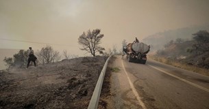 Εκκενώθηκε το χωριό Κεχριές στην Εύβοια - 165 πυροσβέστες δίνουν μάχη με τις φλόγες