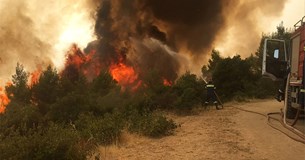 Φωτιά στη Βαρυμπόμπη: Ο Δήμος ζητά εκκένωση του Κρυονερίου