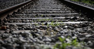 Θήβα: Ρομά έκλεψαν βίδες από σιδηροδρομικές ράγες - Μεγάλος κίνδυνος εκτροχιασμού τραίνου