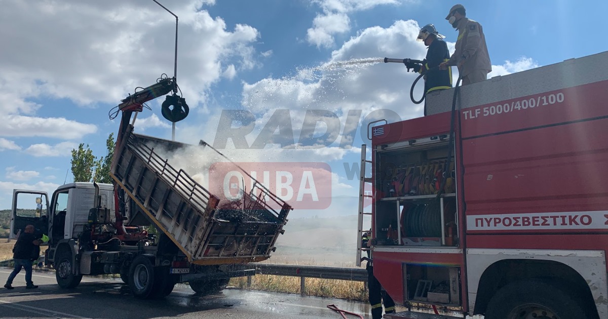 Στις φλόγες τυλίχτηκε φορτηγό στο Καναβάρι