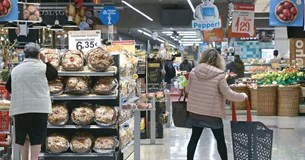 Νέα μέτρα στα σούπερ μάρκετ από σήμερα: Επανέρχεται ο περιορισμός πελατών