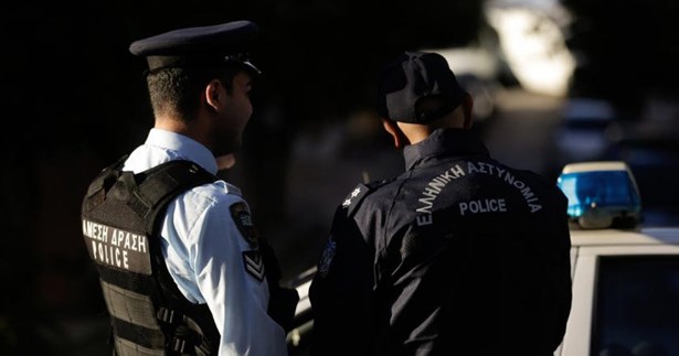 Τον «τσάκωσαν» στη Λαμία με ναρκωτικά και σουγιά