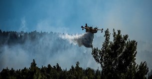 Μάχη σε Πλατάνα και Κοκκάλα - Στην Εύβοια σπεύδει ο πρωθυπουργός