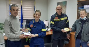 Απονομή τιμητικής πλακέτας στον Δήμαρχο Θηβαίων από την Πυροσβεστική Υπηρεσία
