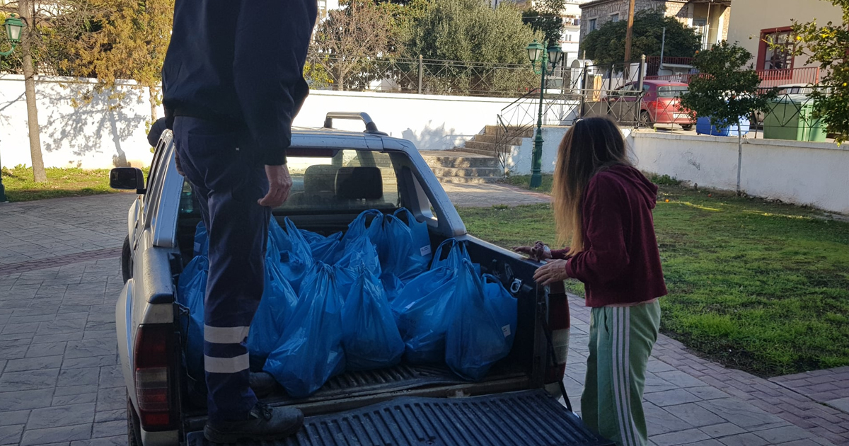 Διανομή τροφίμων σε οικογένειες έκανε ο Δήμος Στυλίδας