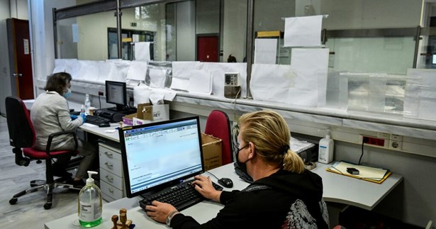 Την χορήγηση άδειας με αποδοχές σε όλους τους εργαζόμενους γονείς ζητά το Ε.Κ.Θήβας