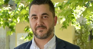 Τις πολιτικές εξελίξεις και την «Ελπίς» σχολιάζει στο radiothiva.gr ο Ειδικός Φοροτεχνικός Βασίλης Σβίγγος