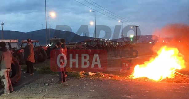 Μπλόκο των αγροτών στη διασταύρωση Βαγίων - Συνεχίζονται οι κινητοποιήσεις