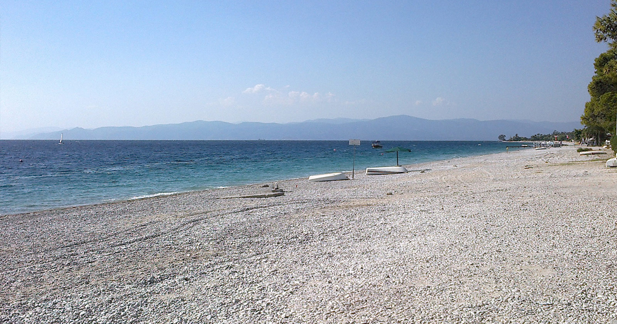 Αψιμαχίες για το εάν είναι κατάλληλες ή όχι για κολύμπι οι παραλίες της Περιφέρειας Στερεάς Ελλάδας