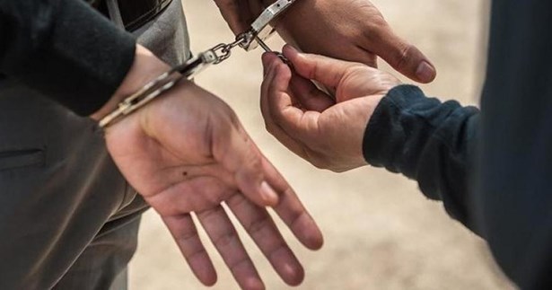 Τον συνέλαβαν αστυνομικοί του Τ.Α. Θηβών για κατοχή ναρκωτικών και αδασμολόγητο καπνό