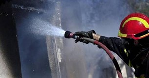 Εγκαταλελειμμένο σπίτι στη Λιβαδειά «τυλίχτηκε» στις φλόγες