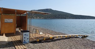 Ράμπες πρόσβασης ΑμεΑ στη θάλασσα σε τρεις παραλίες του Δήμου Θηβαίων