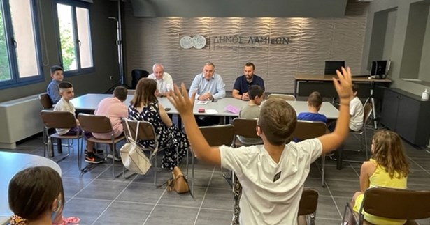 Το βιβλίο τους «παρουσίασαν» στον Δήμαρχο Λαμιέων μαθητές του 2ου Δημοτικού Λαμίας