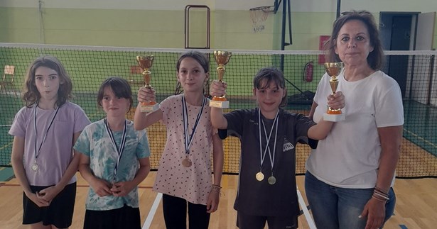 3 χρυσά, 1 ασημένιο και 2 χάλκινα μετάλλια κέρδισαν οι αθλητές του Φ.Ε.Ο.Θήβας στο Πανελλήνιο Πρωτάθλημα Badminton U-13 3 χρυσά, 1 ασημένιο και 2 χάλκινα μετάλλια κέρδισαν οι αθλητές του Φ.Ε.Ο.Θήβας στο Πανελλήνιο Πρωτάθλημα Badminton U-13