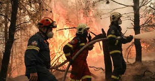 Έκτακτο: Μεγάλη φωτιά στη Βρυσούλα Σχηματαρίου - 106 πυροσβέστες στο σημείο