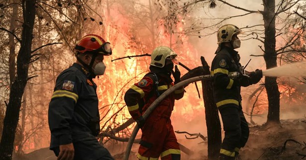 Έκτακτο: Μεγάλη φωτιά στη Βρυσούλα Σχηματαρίου - 106 πυροσβέστες στο σημείο