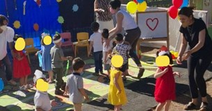 Με χρώματα, ζωγραφιές και χαρούμενες φωνές υποδέχτηκαν το καλοκαίρι τα παιδιά των Δημοτικών Παιδικών Σταθμών Θήβας και Βαγίων