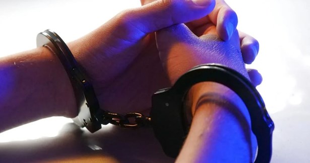 Συνελήφθη επ` αυτοφώρω στη Χαλκίδα για κλοπή από σταθμευμένο όχημα