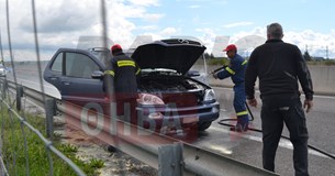 Στις φλόγες ΙΧ στην Εθνική Οδό Αθηνών - Λαμίας στο ύψος της Θήβας (Φωτο - Βίντεο)