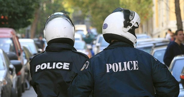 Τον έπιασαν στα «πράσα» να κλέβει από σταθμευμένο όχημα στη Χαλκίδα