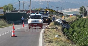 Τροχαίο ατύχημα έξω από τη Θήβα - Αμάξι εξετράπη μέσα σε χωράφι (Βίντεο)