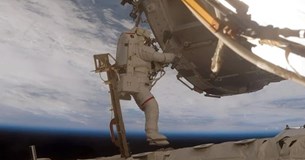 Ρώσος κοσμοναύτης διέκοψε διαστημικό περίπατο εξαιτίας βλάβης στη στολή του