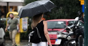 Καιρός: Βροχές, κεραυνοί, χαλάζι θα «πρωταγωνιστήσουν» και σήμερα - Μικρή η πτώση της θερμοκρασίας