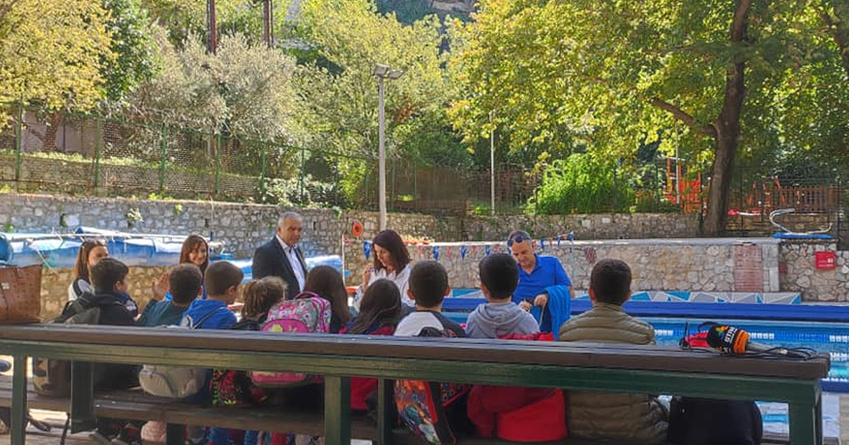 Ξεκίνησαν τα μαθήματα κολύμβησης των μαθητών/τριών των Σχολείων Α/θμιας Εκπαίδευσης στον Δήμο Λεβαδέων