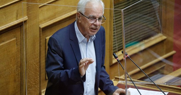 Αποστόλου: «Δεν υπηρετούν το περιβαλλοντικό ισοζύγιο - καταργούν το τεκμήριο κυριότητας του Δημοσίου»