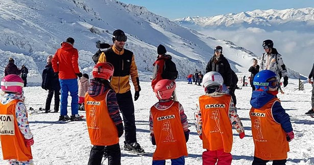 Με σκι και snowboard λειτουργεί το τμήμα χιονοδρομίας του ΑΚΟΛ