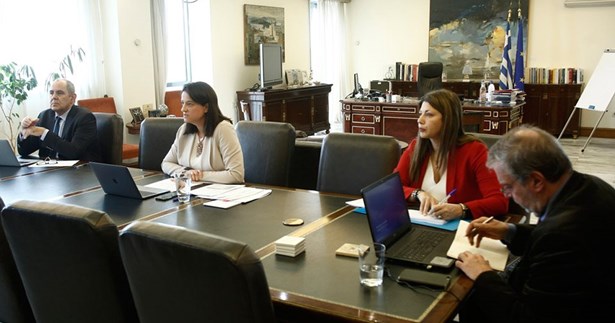 Σχολεία: Επιστρέφουν με τάξεις 15 μαθητών - Σήμερα οι ανακοινώσεις Τσιόδρα, Κεραμέως