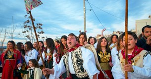 Το βράδυ της Τσικνοπέμπτης ξεκινούν το γλέντι οι παρέες των Βλάχων