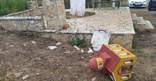 Τρία εικονοστάσια βρέθηκαν κατεστραμμένα στο δρόμο Αλιάρτου-Μαζίου (Φωτογραφίες)