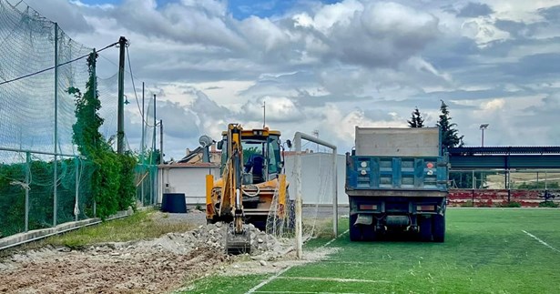 Προχωρούν οι εργασίες για την ολοκλήρωση του ταρτάν στο γήπεδο Αρματος