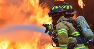250 πυροσβέστες στη «μάχη» με την φωτιά στα Δερβενοχώρια