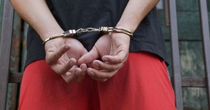 Συνελήφθη ημεδαπός στη Θήβα - Αφαιρούσε πινακίδες κυκλοφορίας και υαλοκαθαριστήρες από αυτοκίνητα