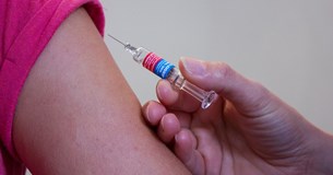 Εμβολιάστηκαν 50 παιδιά Ρομά στο Δήμο Θηβαίων